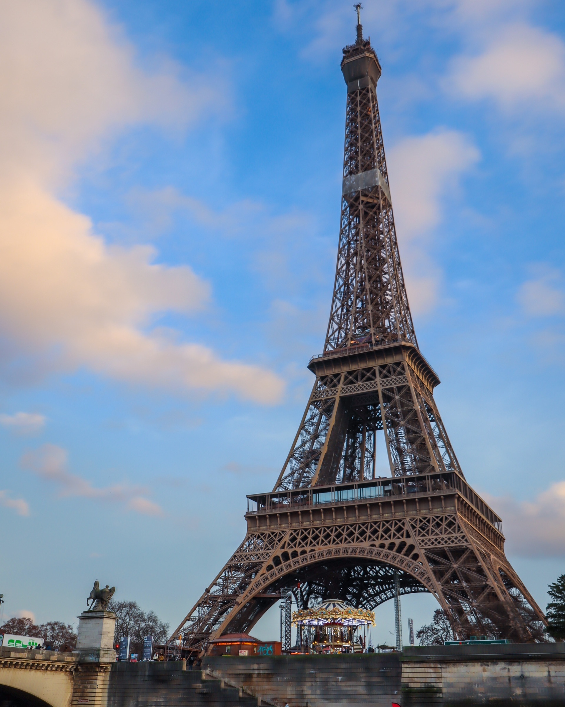 エッフェル塔『憧れのParis🇫🇷 エッフェル塔のはずなのに• •••』