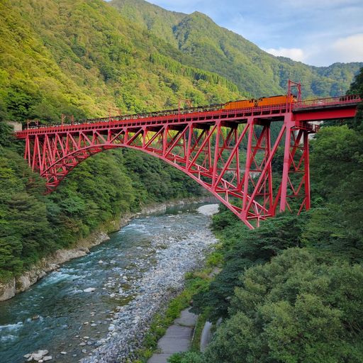 22年 黒部峡谷トロッコ電車 黒部の車窓から 日本一深いv字峡を走る絶景トロッコ列車 Recotrip レコトリップ