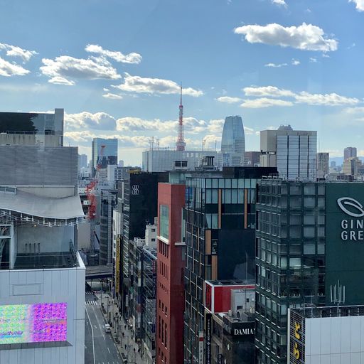 築地場外市場商店街 美味しいものに誘われてぶらり食べ歩き 朝の活力をもらえるホットスポット Recotrip レコトリップ