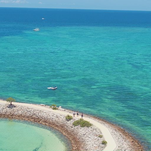 シェラトン沖縄サンマリーナリゾート 気分爽快 エメラルドグリーンの海の上を横断できる沖縄リゾートホテル Recotrip レコトリップ