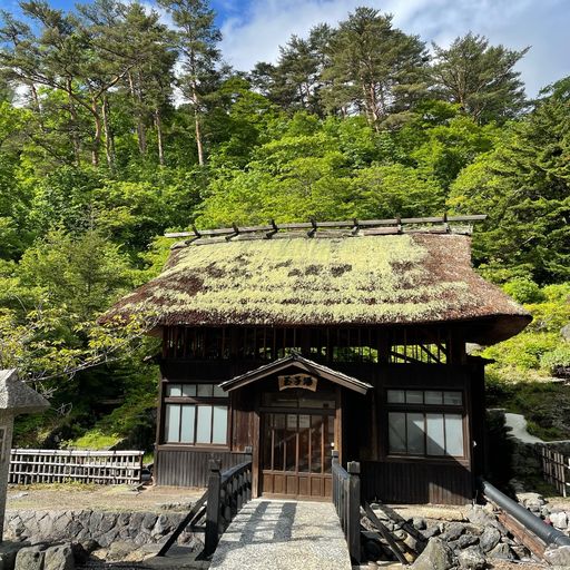 高湯温泉 旅館玉子湯 明治の茅葺の建物が残る 400年間自然に湧き続ける秘湯の旅館 Recotrip レコトリップ