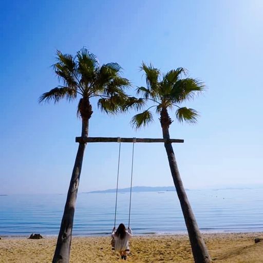 22年 ヤシの木ブランコ Sns映え間違いなし 絶景の海に向かって漕ぎ出す糸島の人気スポット Recotrip レコトリップ