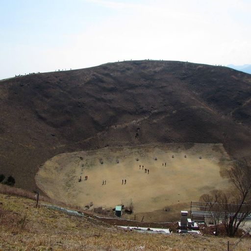 大室山登山リフト 噴火口跡が圧巻 山頂までリフトで空中散歩を楽しめる観光スポット Recotrip レコトリップ