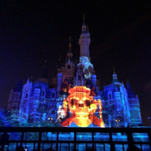 上海ディズニーリゾート 壮大なスケールのお城で過ごす夢の時間 中国本土初のディズニーリゾート Recotrip レコトリップ