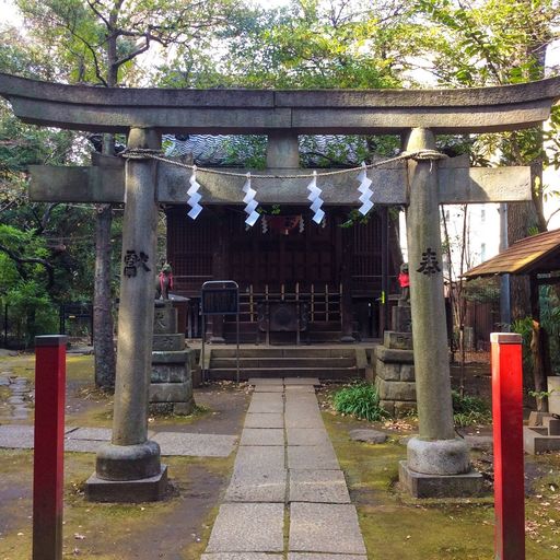 赤坂氷川神社 縁結びの最強パワースポット 都会の真ん中でイチョウに囲まれる静かな神社 Recotrip レコトリップ