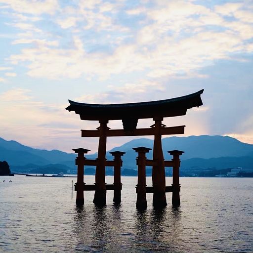 厳島神社 世界文化遺産 日本三景のひとつ 海に佇む朱色の大鳥居 Recotrip レコトリップ