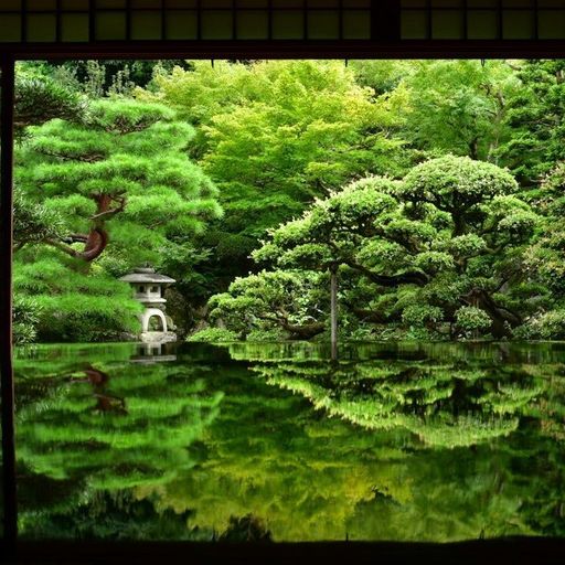 22年 旧邸御室 まさに机上の絶景 逆さまに映し出される新緑が美しい期間限定のプレミアスポット Recotrip レコトリップ