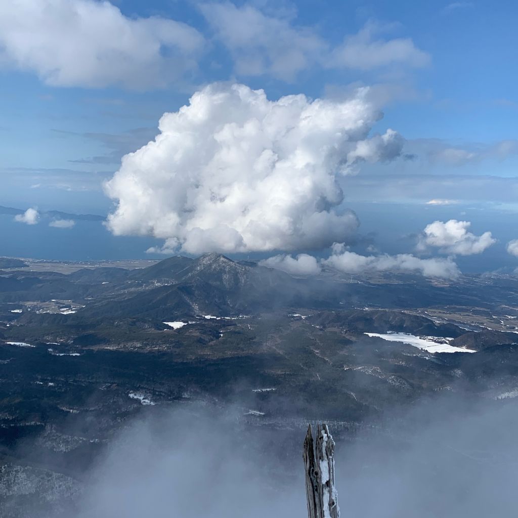 大山 雲の中へ入るそして雲の上に出る