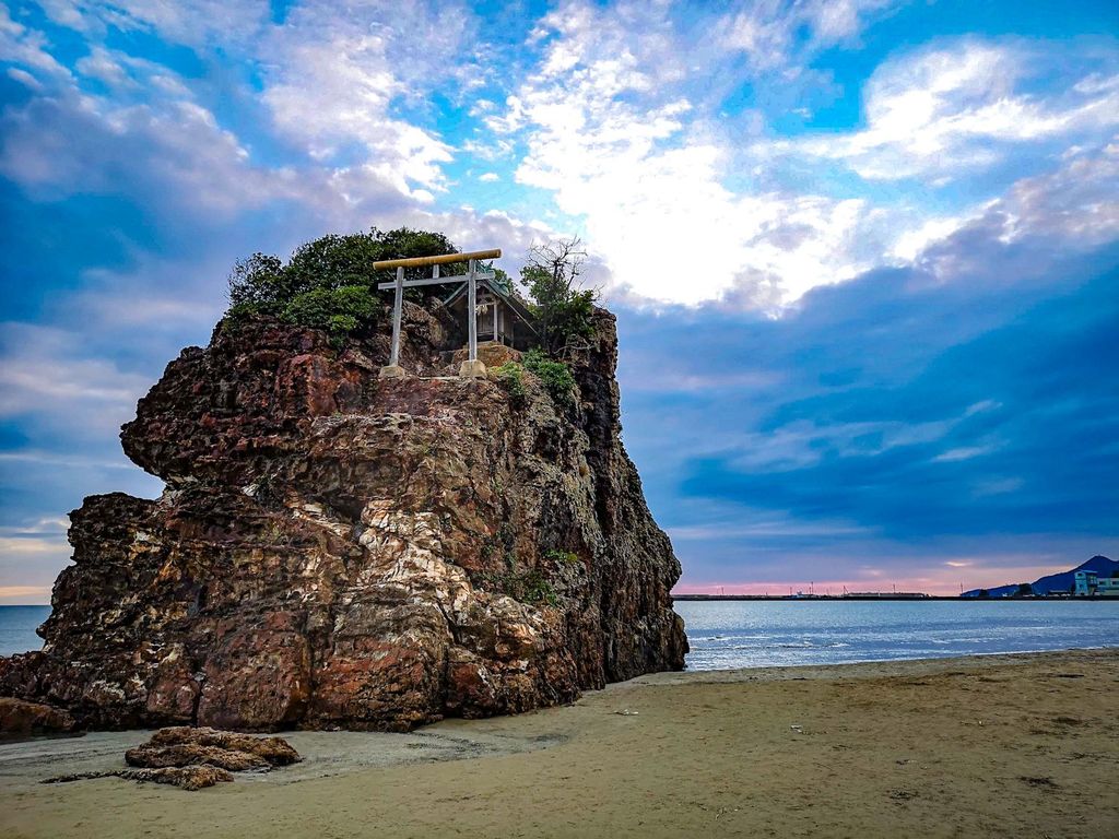 稲佐の浜海水浴場】口コミ・アクセスと周辺観光ガイド・地図|海水浴場なのに神話の舞台！？出雲大社の近く、日本中の神々が集うパワースポット！