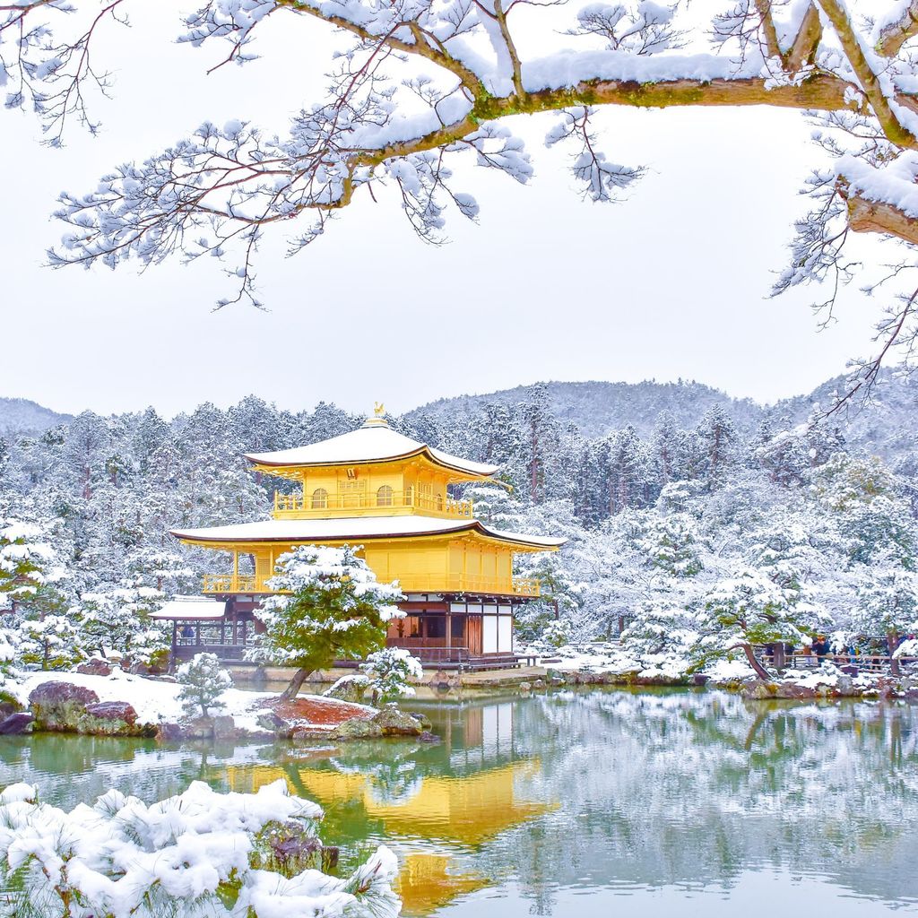 雪　金閣寺 