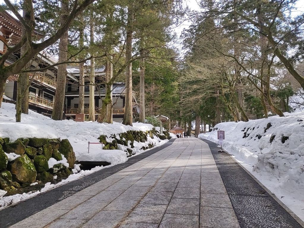 永平寺 曹洞宗大本山 800年前から受け継がれる禅道場 神聖な森に囲まれた 禅 に触れる寺 Recotrip レコトリップ