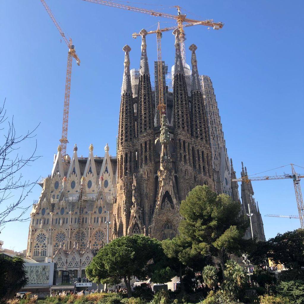 サグラダ ファミリア 一度は行きたいスペイン 建築途中のサグラダファミリア