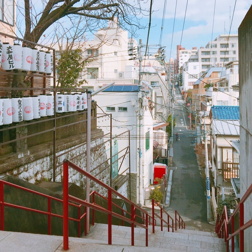 須賀神社 東京都 映画の主人公の気分に 君の名は のラストシーンの舞台