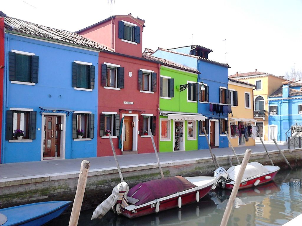 ブラーノ島 Burano Ita カラフルな可愛い家が並ぶ漁師の島