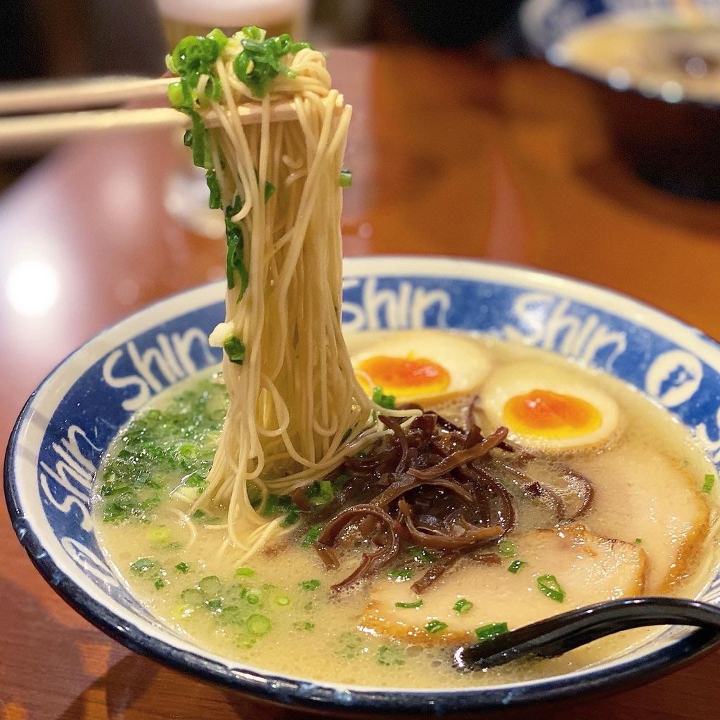 博多らーめん Shin Shin 博多デイトス店 博多駅で人気の豚骨ラーメン店