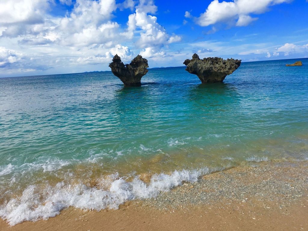 ティーヌ浜のハートロック Cm撮影にも使われた恋島