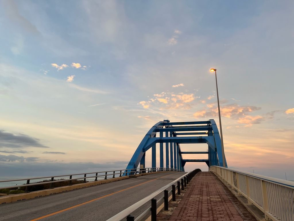 サザンゲートブリッジ 沖縄県石垣島 朝日も夕日も拝める