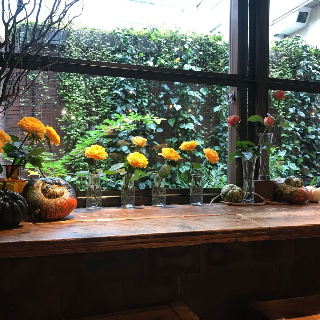 青山フラワーマーケット Teahouse 南青山本店 お花に囲まれたカフェ 青山フラワーマーケット