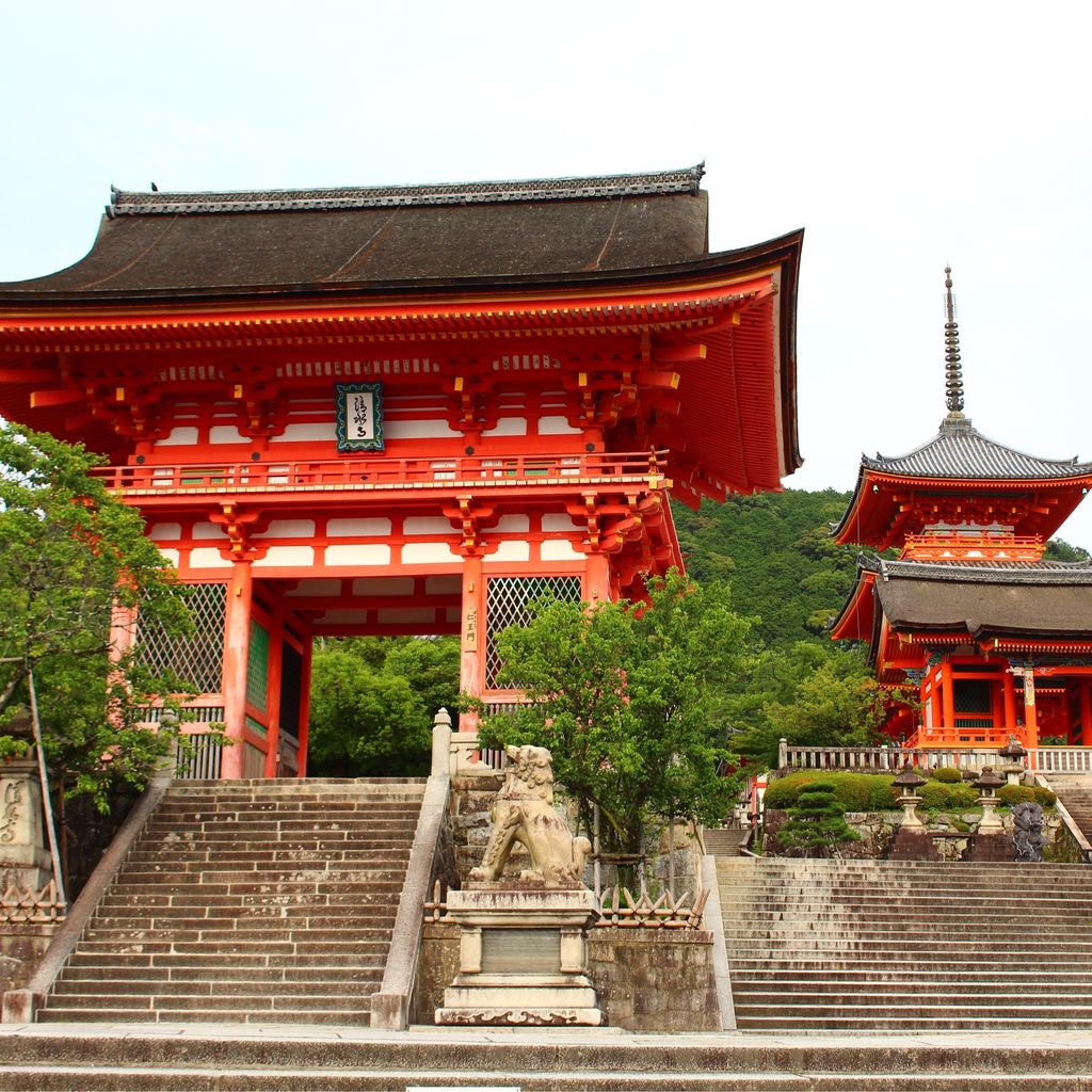 伏見稲荷大社 夕方 早朝の京都旅