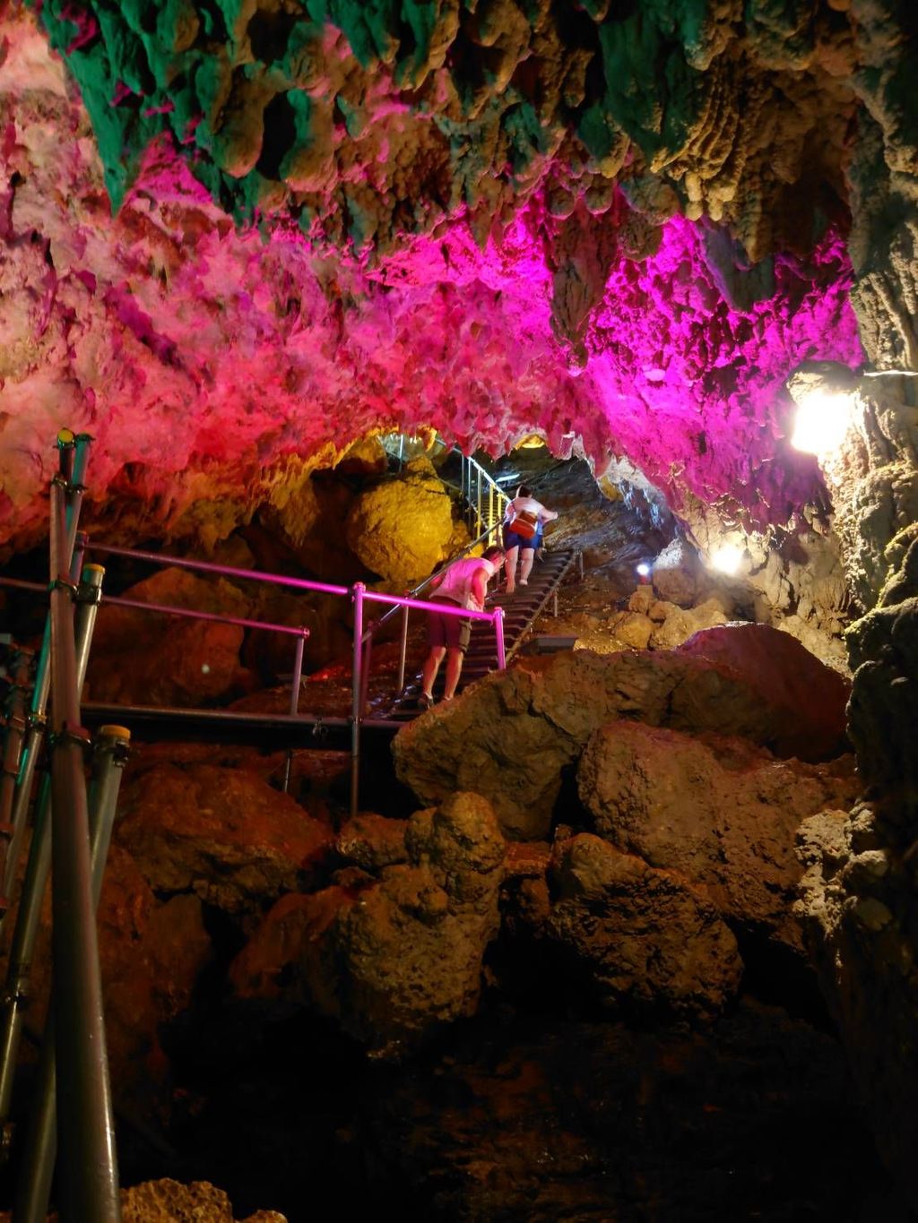 Cave Okinawa 鍾乳洞 パワースポット うるま市 自然が創り出す芸術品 ひんやり涼しい鍾乳洞