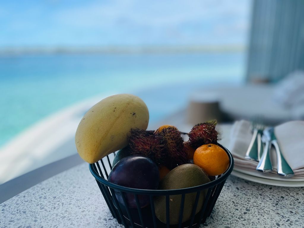 The Ritz-Carlton Maldives, Fari Islands『ヴィラ内の食べ物や飲み物 ...