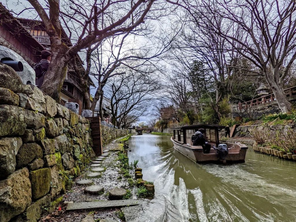 22年 八幡堀 時代劇のロケ地 瓦屋根や白壁の町並みが風流な和の散策スポット Recotrip レコトリップ