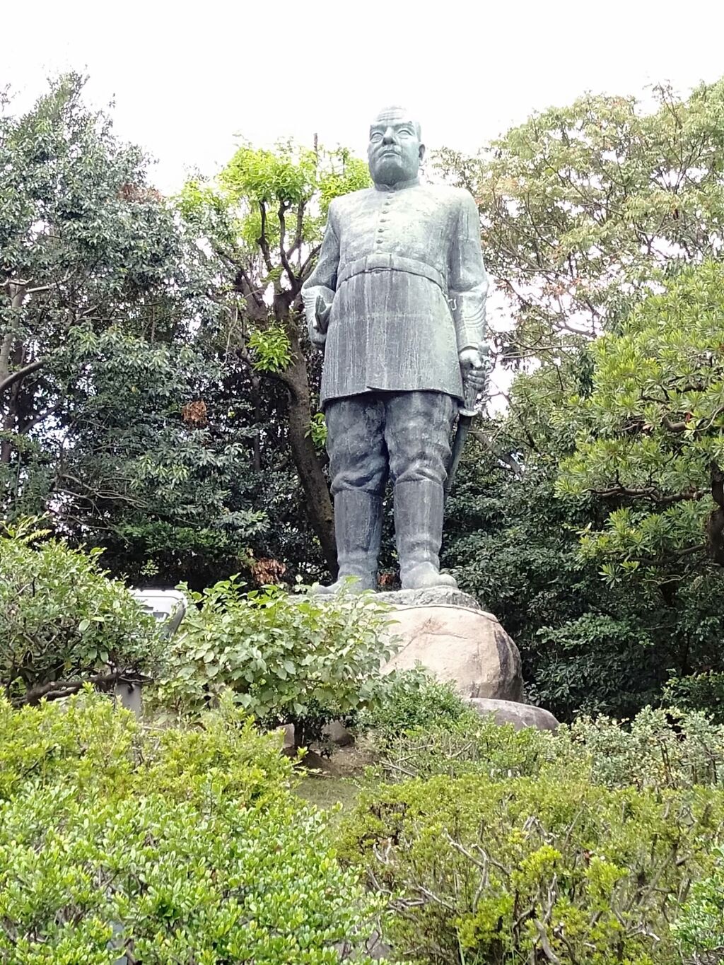 西郷隆盛銅像（鹿児島）】口コミ・アクセスと周辺観光ガイド・営業時間・地図|明治維新の輝かしい功績を讃う！雄々しい立ち姿はまさに英雄！