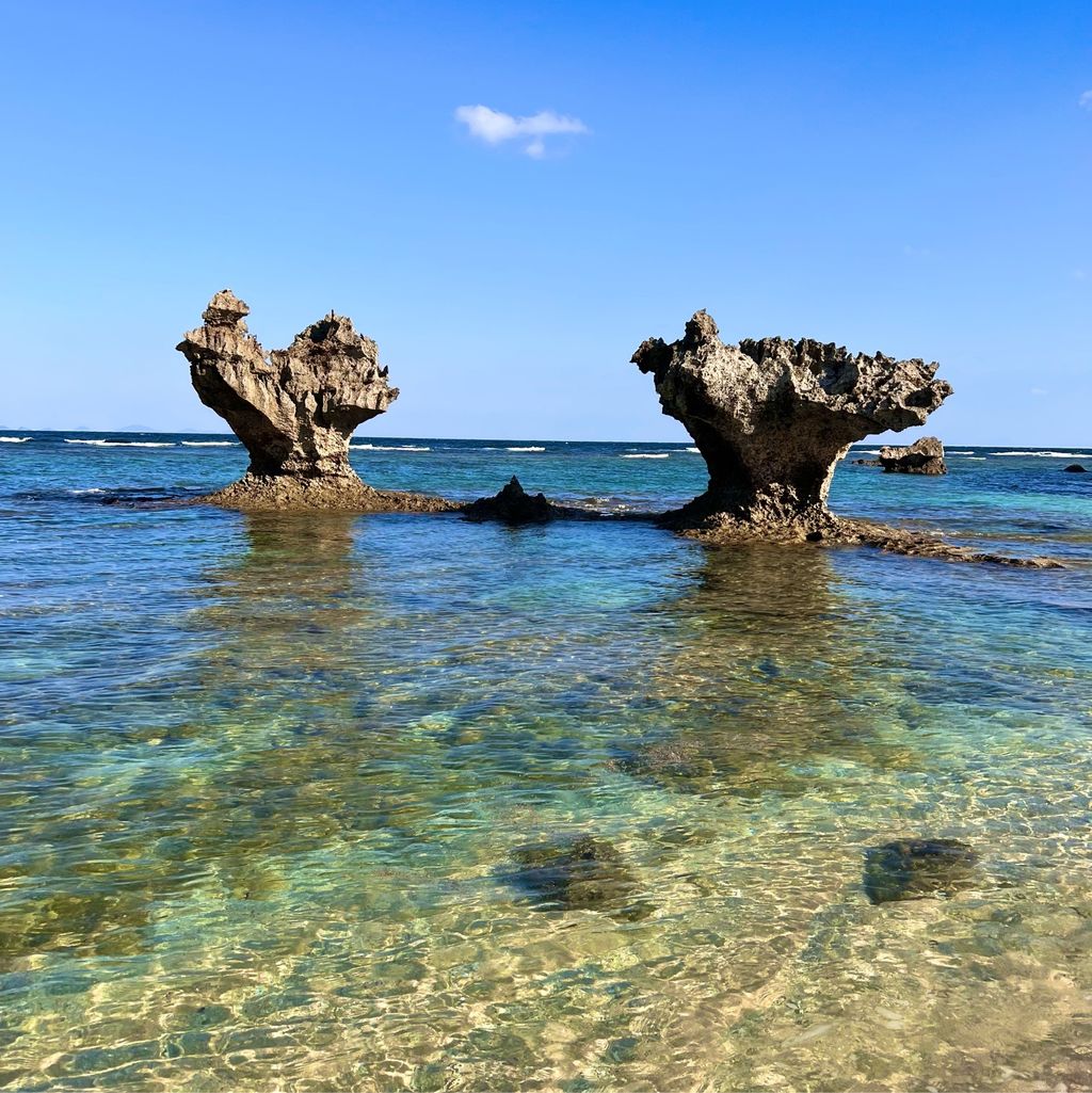 ティーヌ浜のハートロック 古宇利島の定番スポット