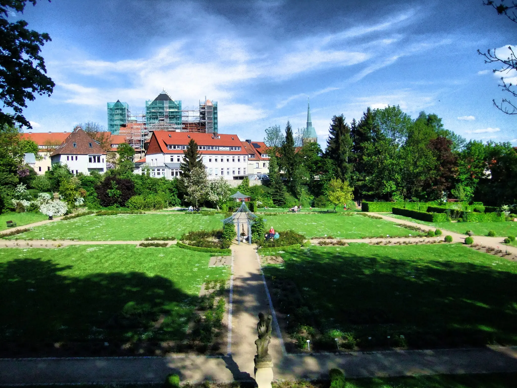 Asche und Blütenblätter: Die Tausendjährige Rose von Hildesheim – Hildesheim Audio-Tour