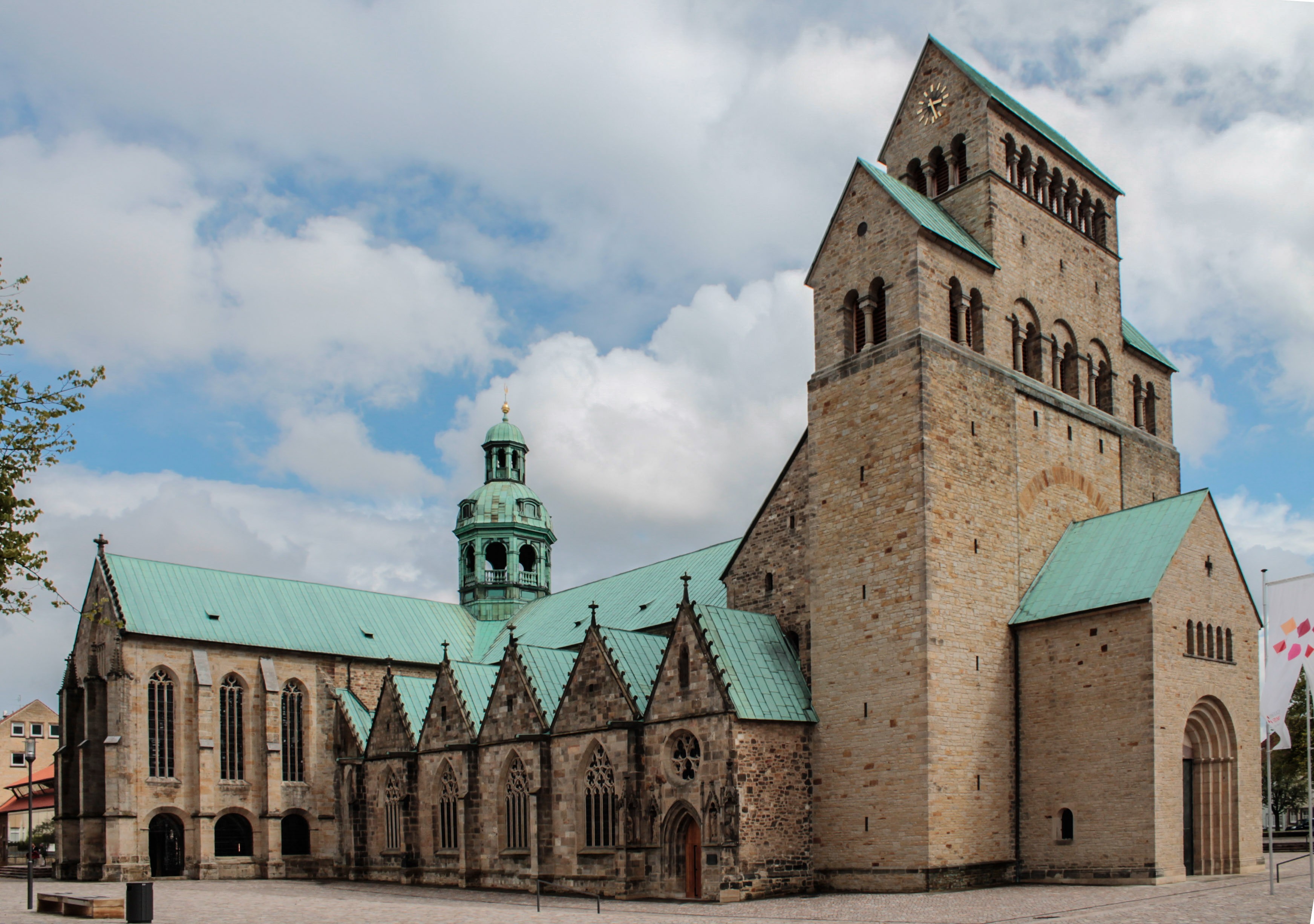 Mariendom (Westwerk & Kirchenschiff)