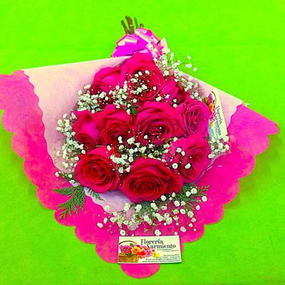 Ramo de rosas fucsia (rosada fuerte)