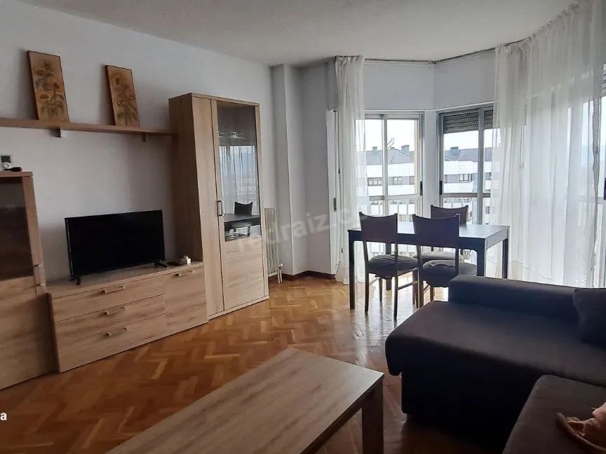 Casa Acogedora con Modernos Acabados y Amplios Espacios — 8