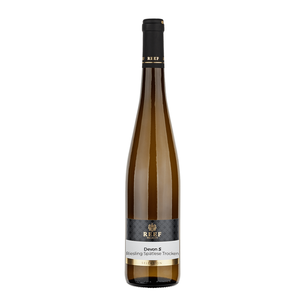 Flasche mit Aufschrift "2022 Devon S Riesling Spätlese trocken"