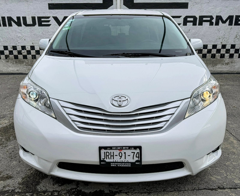 Toyota Sienna CE 2017