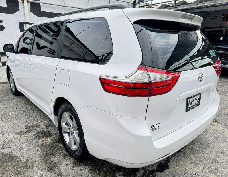 Toyota Sienna CE 2017