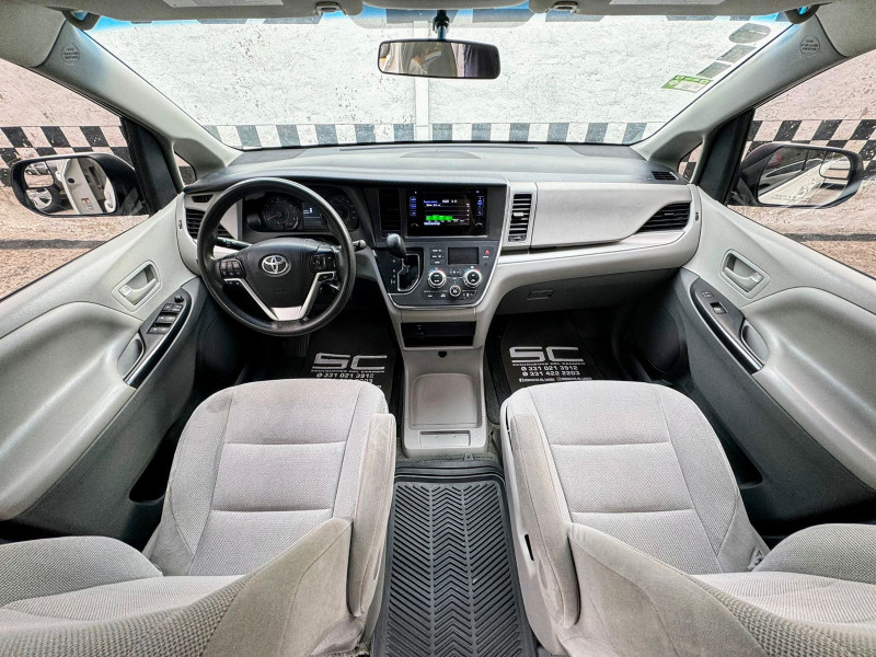 Toyota Sienna CE 2017