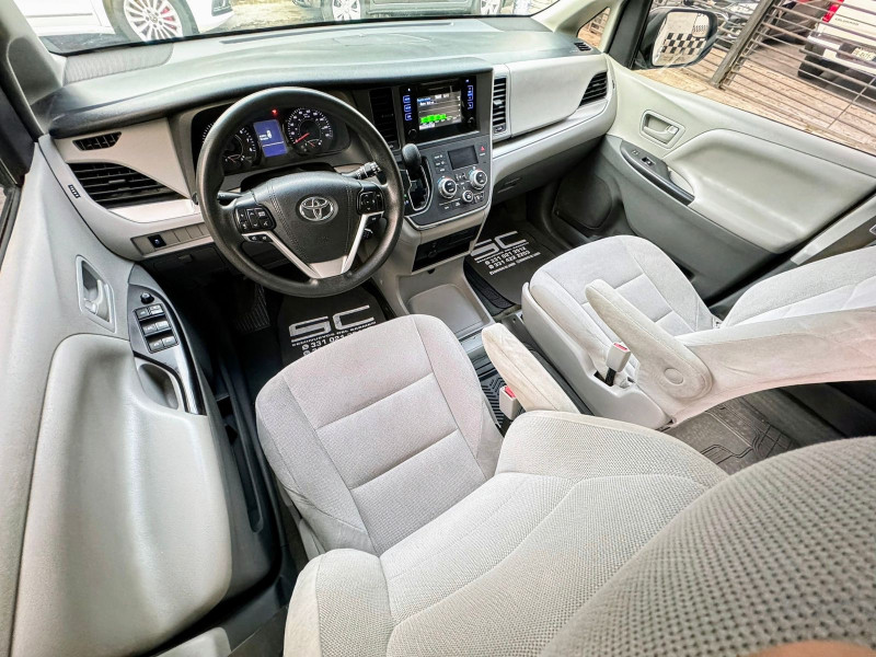 Toyota Sienna CE 2017