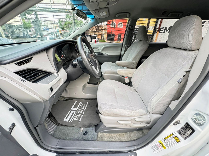Toyota Sienna CE 2017