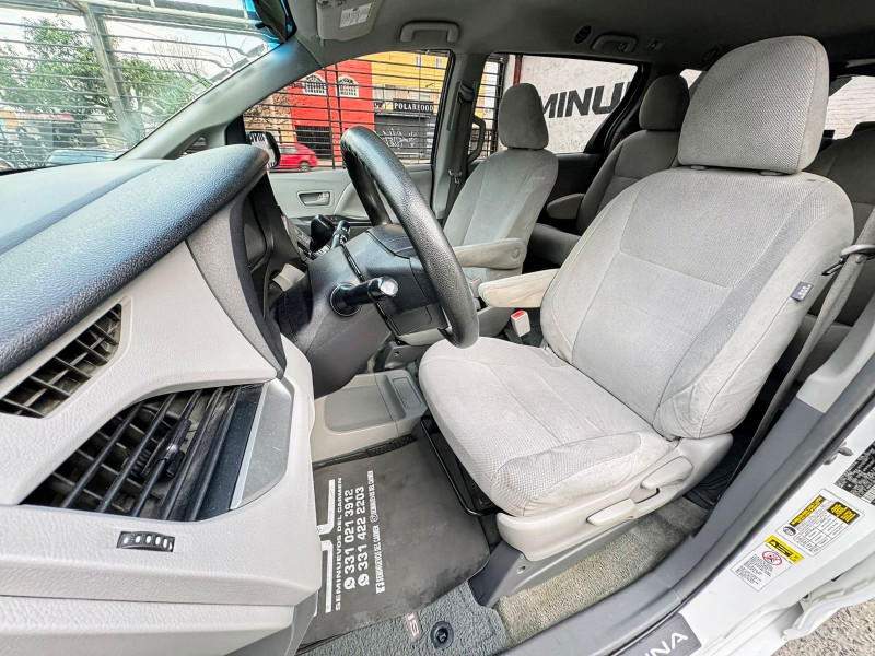 Toyota Sienna CE 2017
