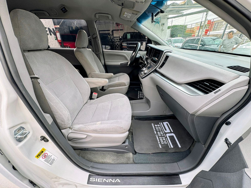 Toyota Sienna CE 2017