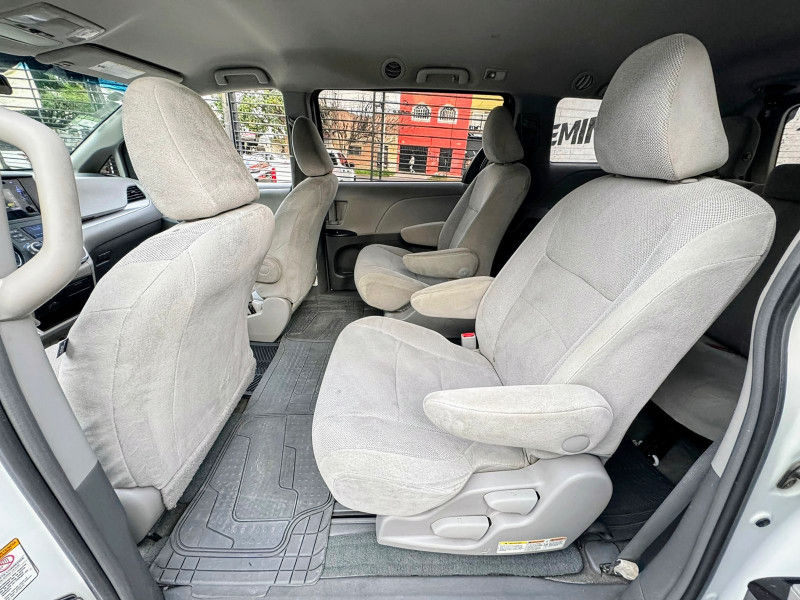Toyota Sienna CE 2017