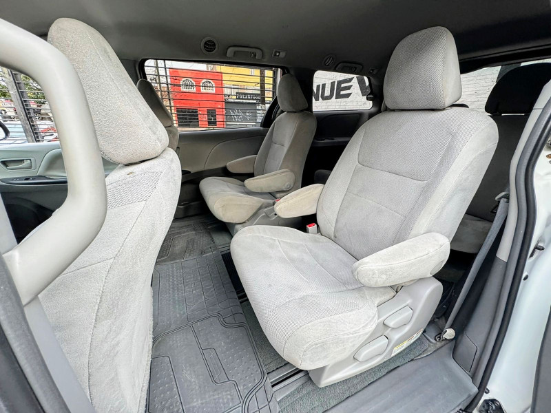 Toyota Sienna CE 2017