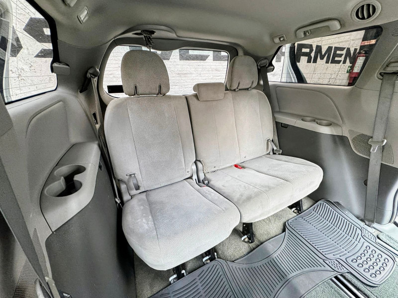 Toyota Sienna CE 2017