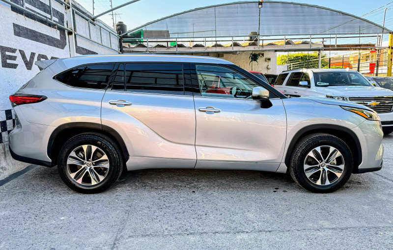 Toyota Highlander XLE 2020