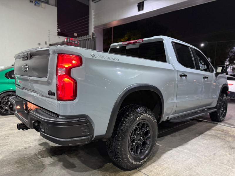 Chevrolet Cheyenne ZR2 BISON 2024