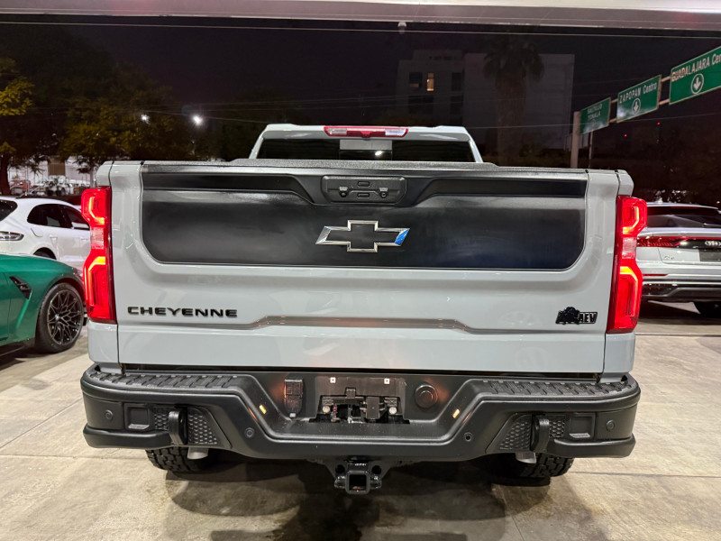 Chevrolet Cheyenne ZR2 BISON 2024
