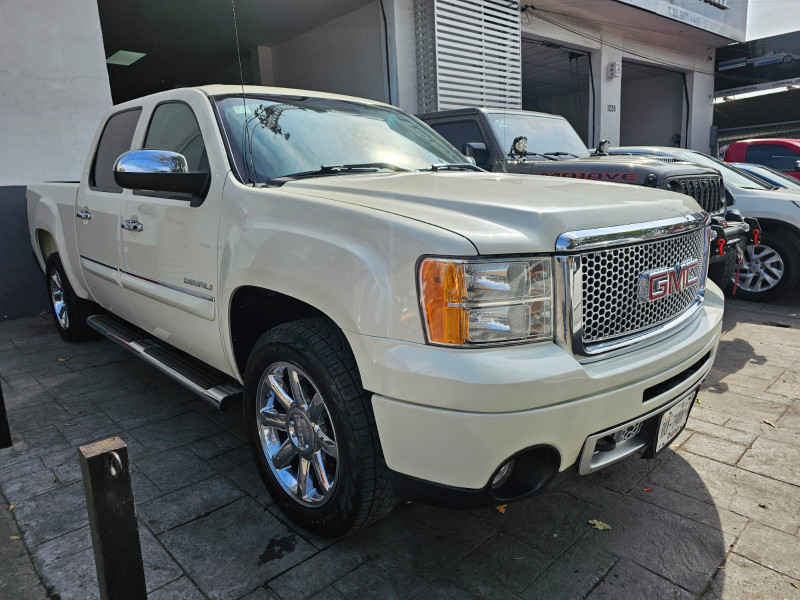 GMC Sierra DENALI 2013
