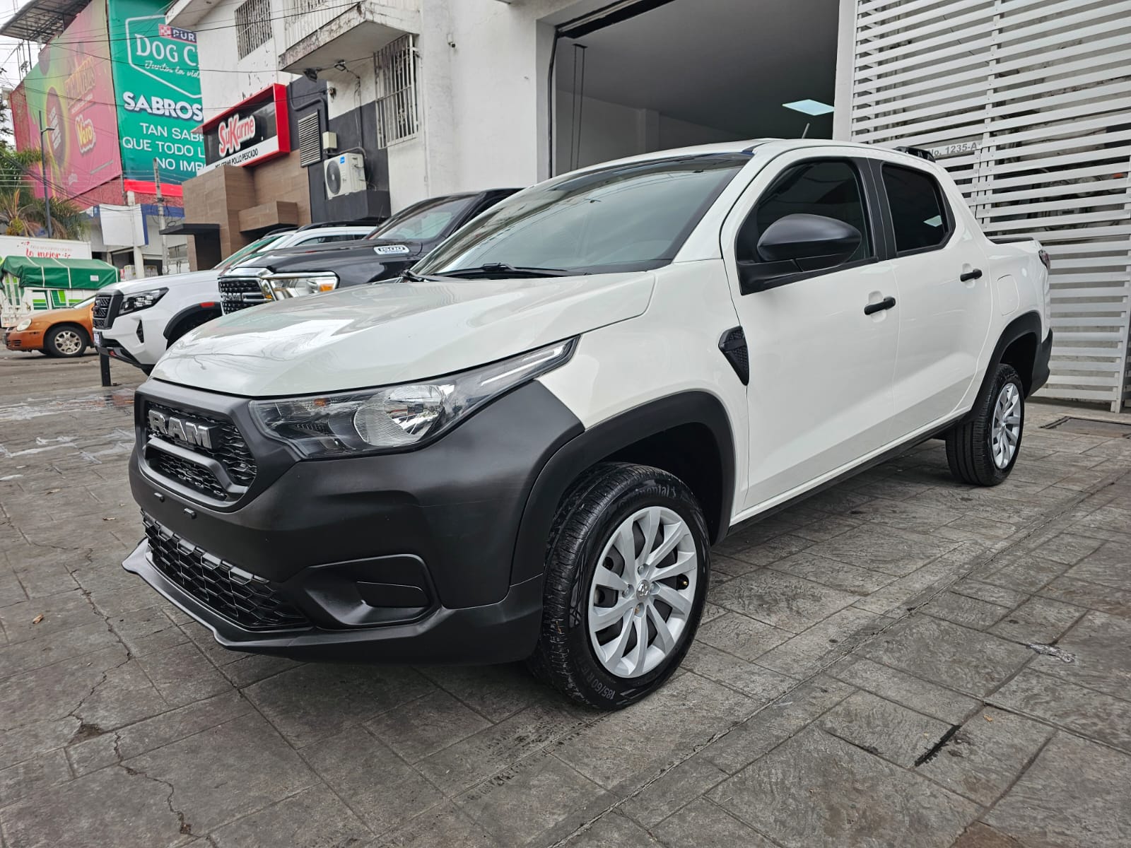 Dodge Ram 700 Cabina Extendida 2023