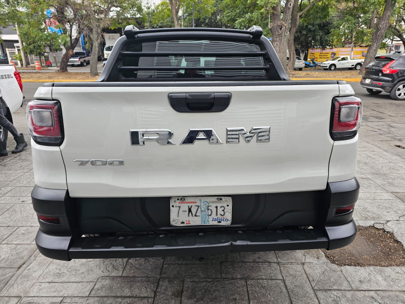 Dodge Ram 700 Cabina Extendida 2023