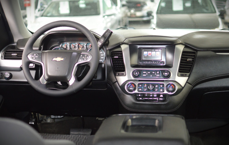 Chevrolet Suburban LS 2015